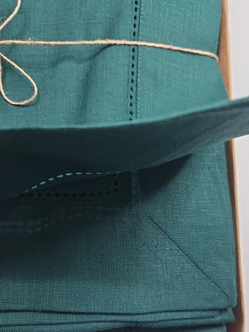 Solino Home Classic Hemstitch Rainforest Green Tablecloth - Home Dining NIB